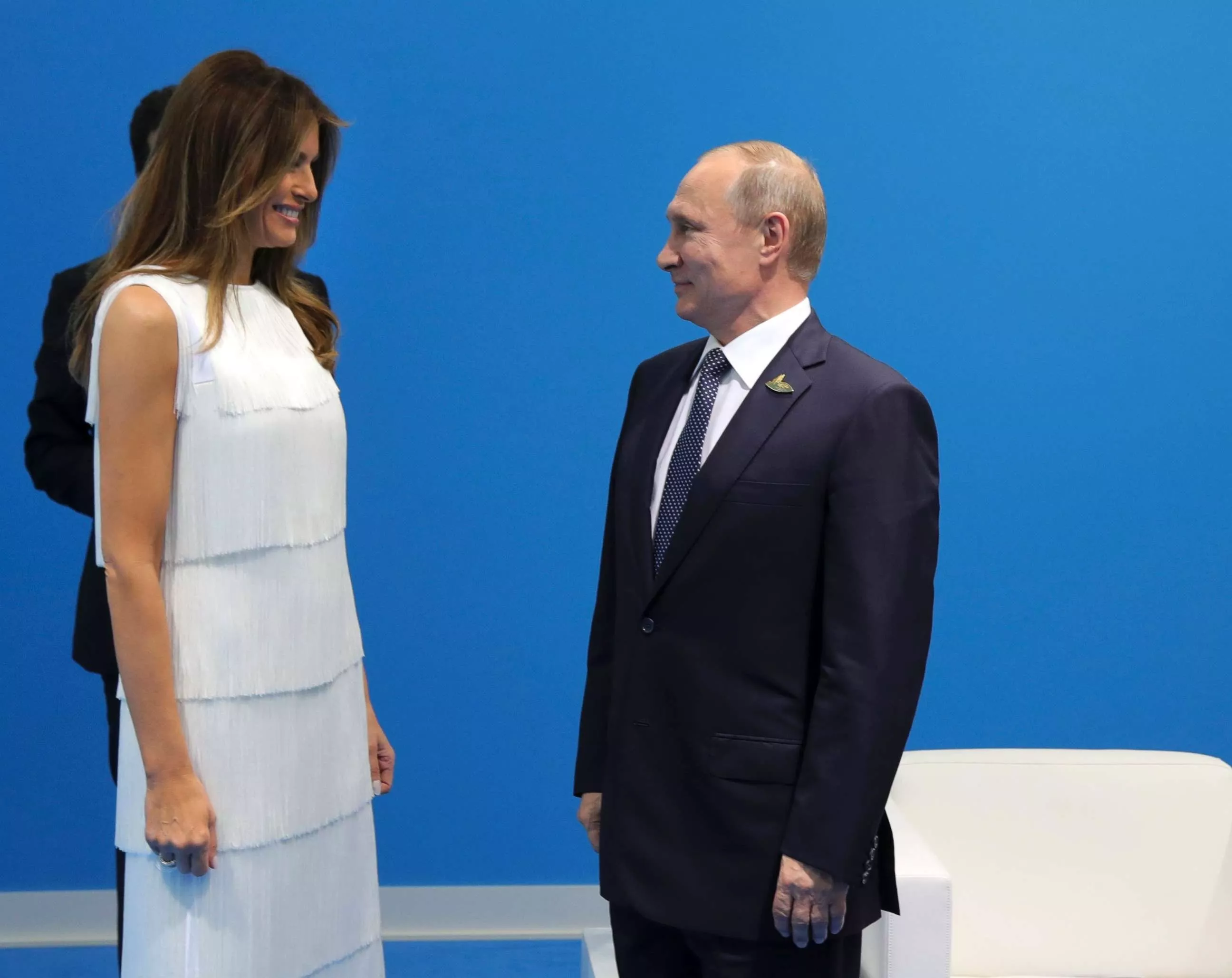 Melania Trump تسرق الأضواء بإطلالتين عصريّتين للغاية خلال قمّة المجموعة العشرين في ألمانيا