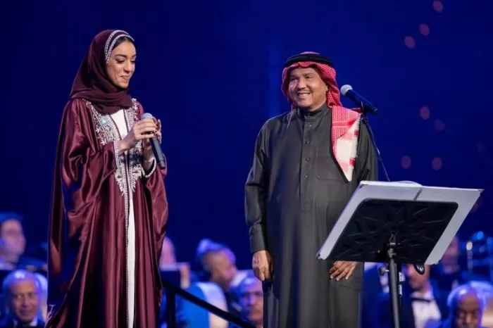 من هي زينة عماد؟ تعرّفي أكثر إلى المغنية السعودية