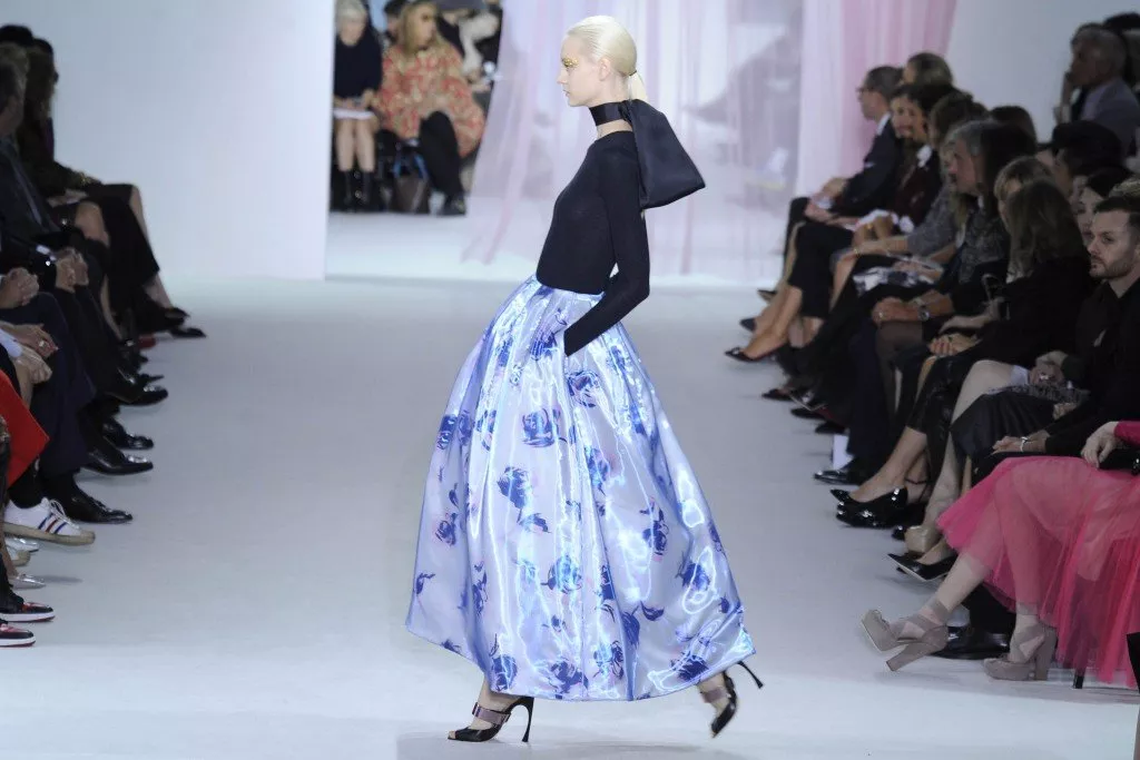 المصمّم Raf Simons يتخلّى عن منصبه في Dior بطريقة مفاجئة