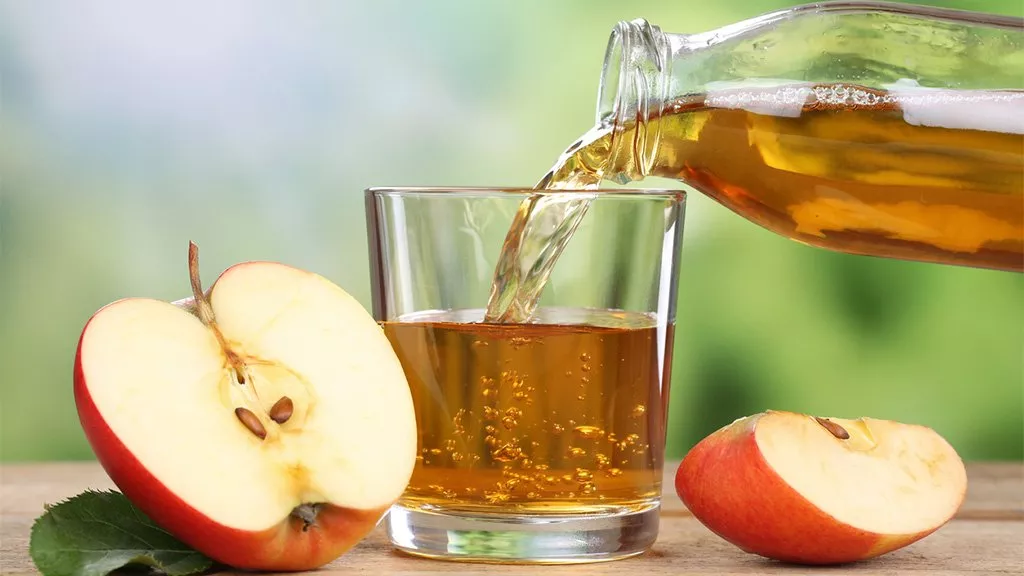 فوائد عصير التفاح ستجعلكِ تشربين منه أكثر
