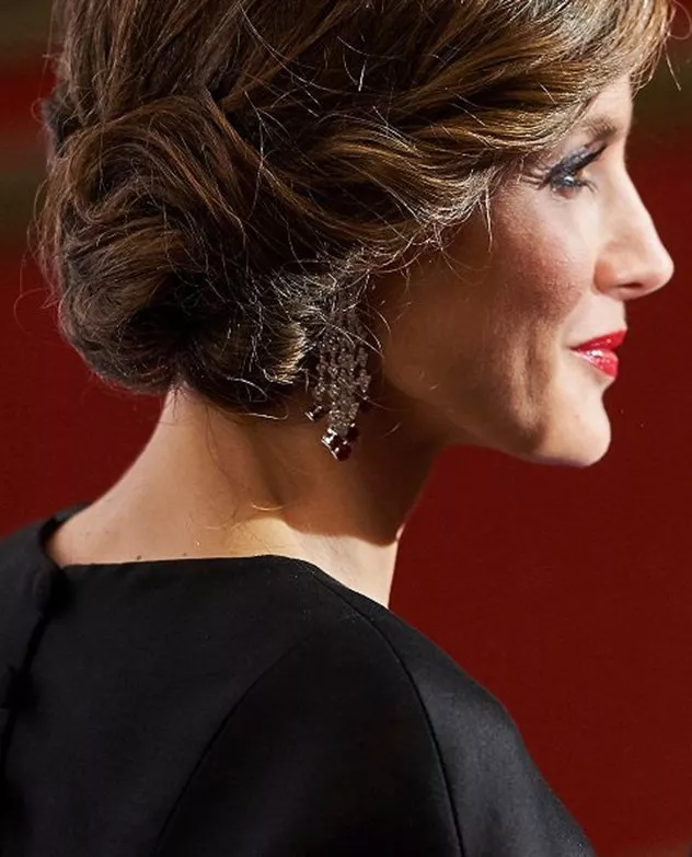 لوك Queen Letizia تعدّى الأزياء ليشمل تسريحة الشعر الرائعة والمكياج الجذّاب