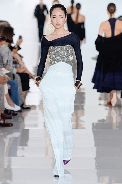 عرض أزياء Roberto Cavalli لربيع 2018، خلال أسبوع الموضة في ميلانو