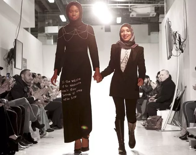 أسبوع الموضة المحتشم في لندن 2018: موديلات تحاكي ستايل كلّ امرأة وترضي كلّ الأساليب