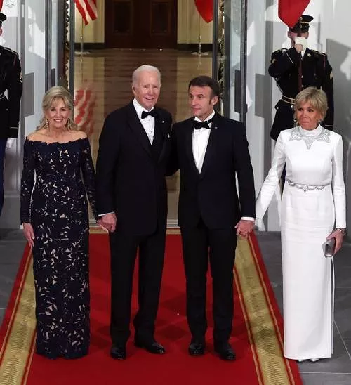 مشاهير وشخصيات معروفة في حفل عشاء البيت الأبيض وسط أجواء احتفالية بأعياد 2022