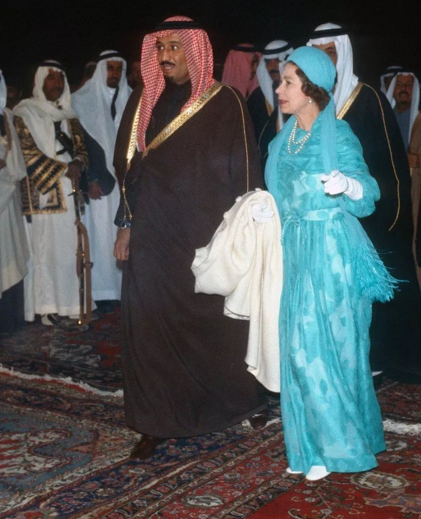 بين الملكة اليزابيث والسعودية... علاقة وطيدة وصداقة منذ يوم تتويجها حتى آخر يوم في حياتها