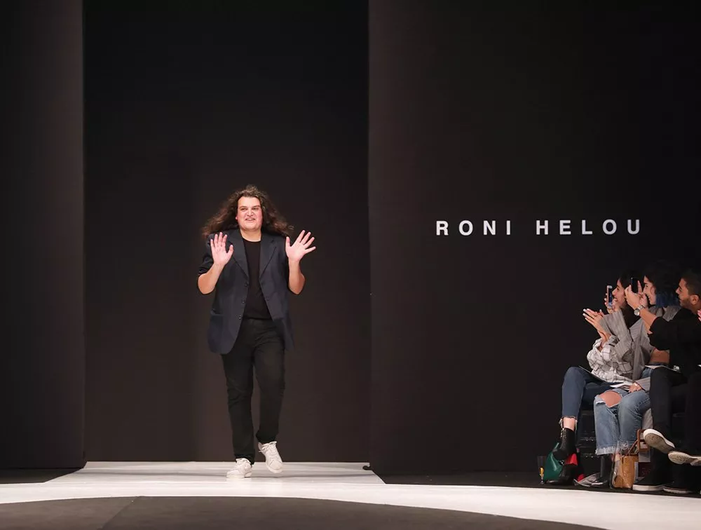 عرض Roni Helou في JamaloukiCon 2018: تصاميم كاجوال شيك ذات طابع شبابيّ لامبالي