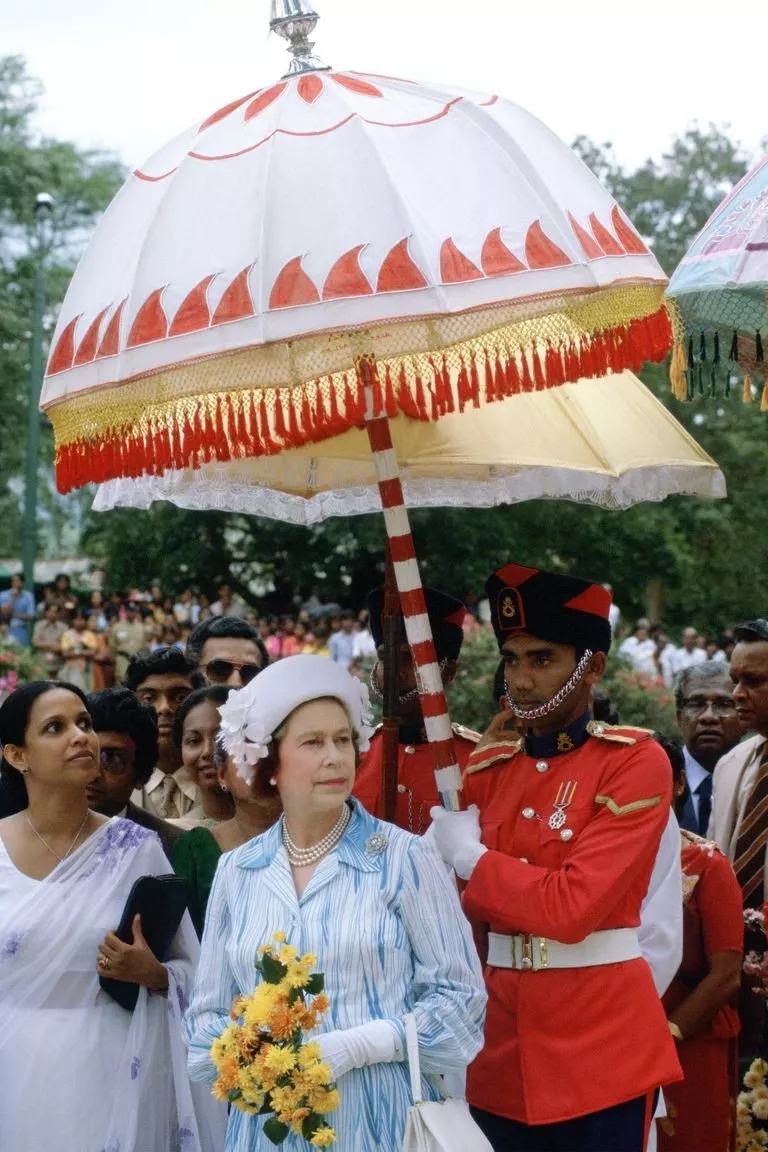 حياة الملكة إليزابيث بالصور.... 96 عام من التاريخ الذهبي