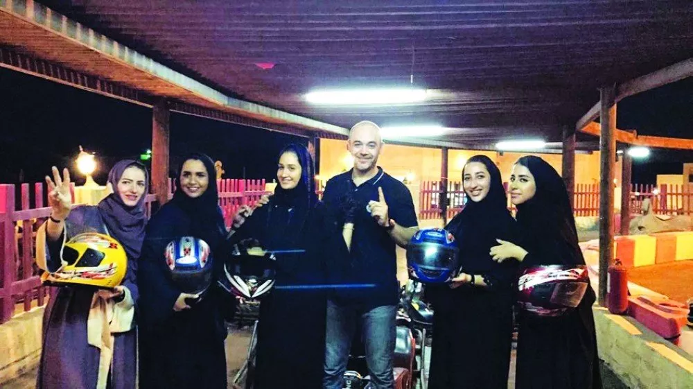 أول سباق نسائي للسيّارات في السعودية بعد السماح للمرأة بالقيادة