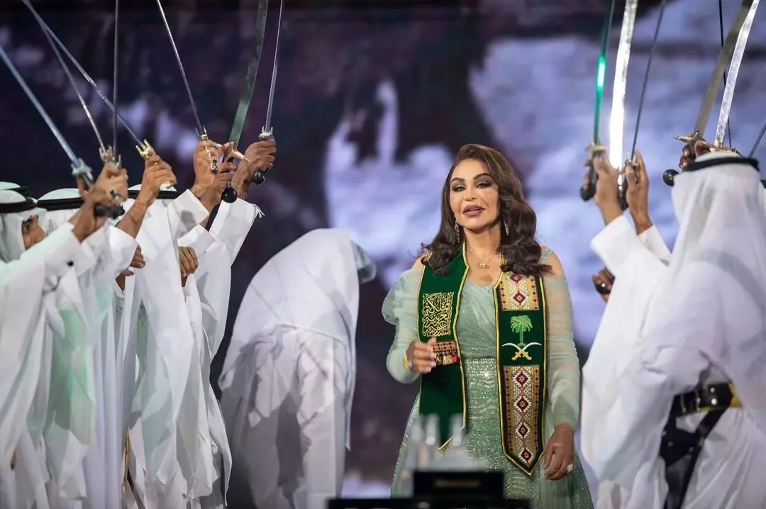 أحلام تطلّ بغاية الأناقة في احتفالات اليوم الوطني السعودي 92 في الرياض