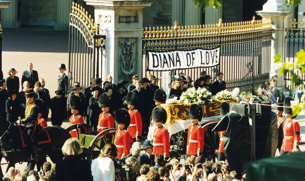 نتذكّر جنازة الأميرة ديانا... نصف سكان العالم حضرها وغيرها من المعلومات المؤثرة