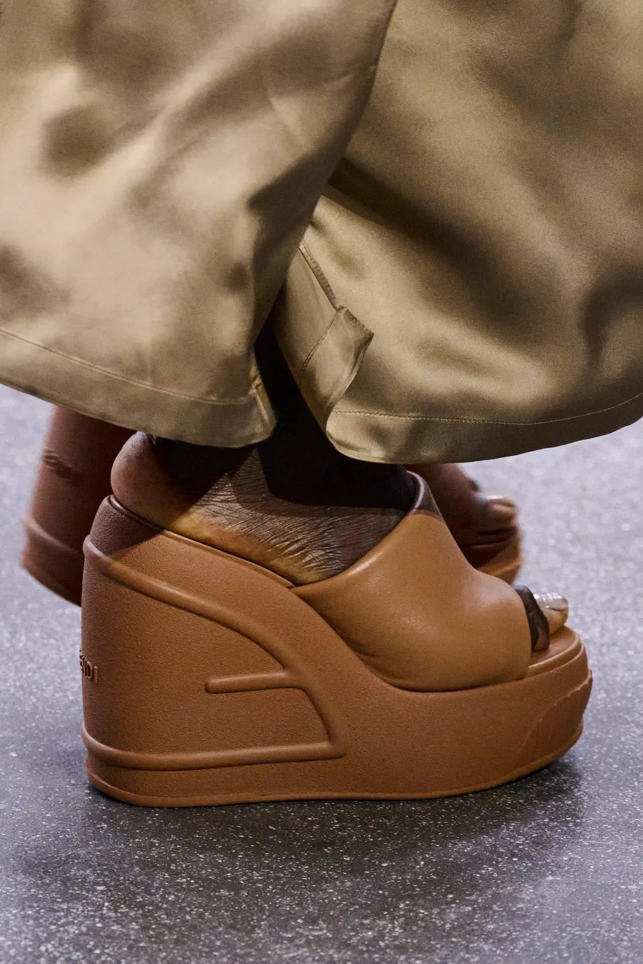 10 موديلات احذية رائجة في ربيع 2023