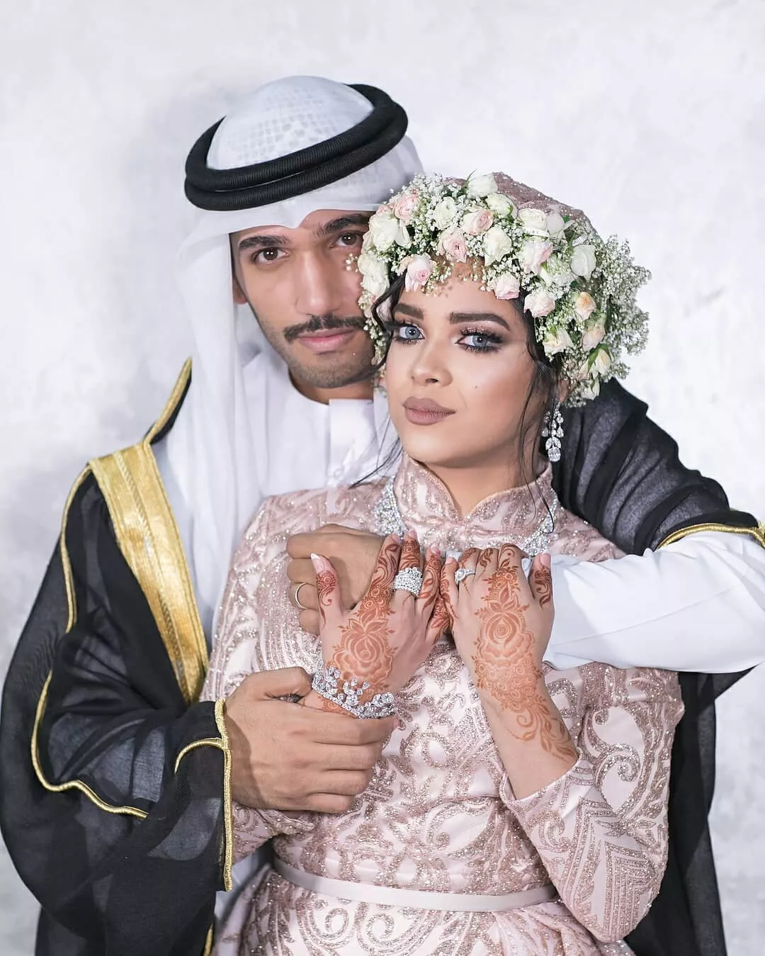 إطلالة مشاعل الشحي في حفل زفافها: فوضويّة وغير ناجحة بتاتاً!