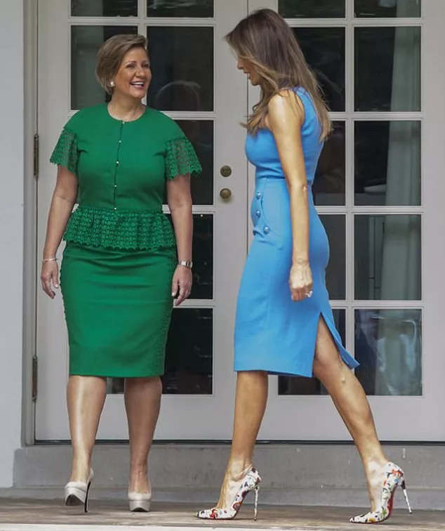 إطلالة عصريّة وغير متكلّفة لميلانيا ترامب خلال استقبال رئيس بنما وزوجته في البيت الأبيض