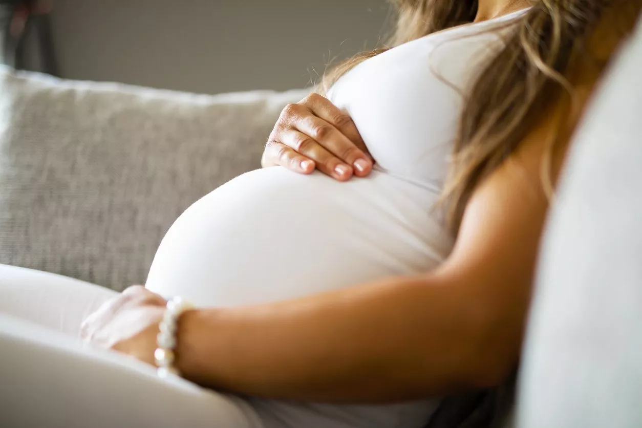 ما هي الولادة بالشفط وهل تسبّب أيّة مضاعفات على الام والجنين؟