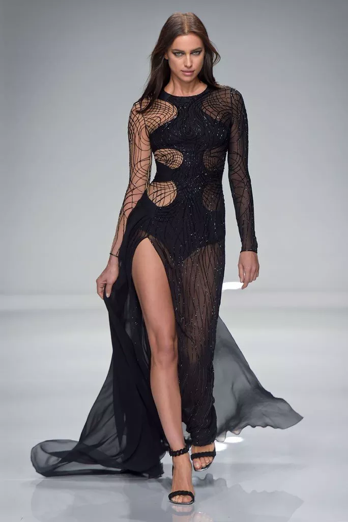 أسبوع الموضة للخياطة الراقية: Atelier Versace تقدّم مفهوماً جديداً للإثارة