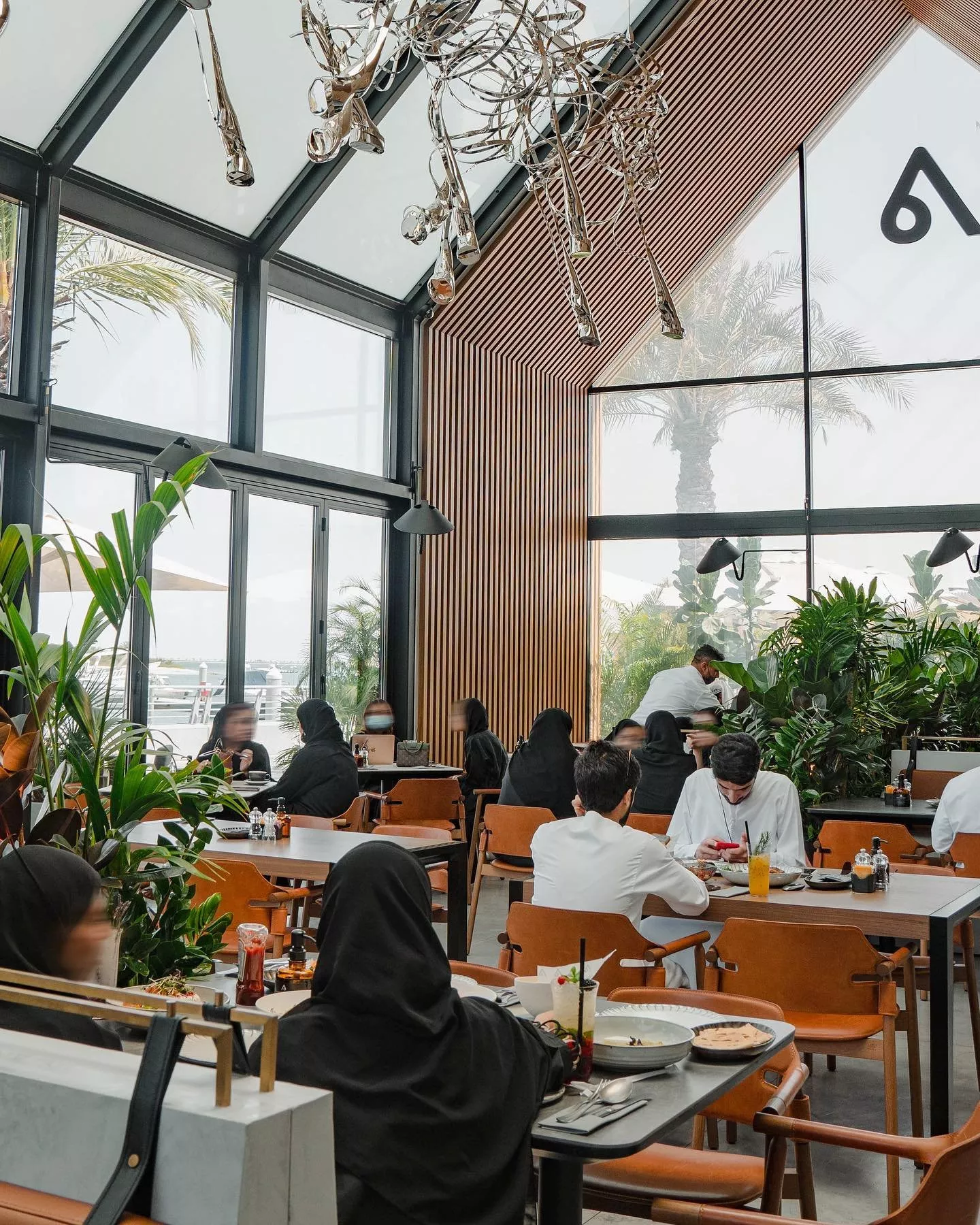 أفضل 10 محلات تقدم القهوة المثلجة في الإمارات