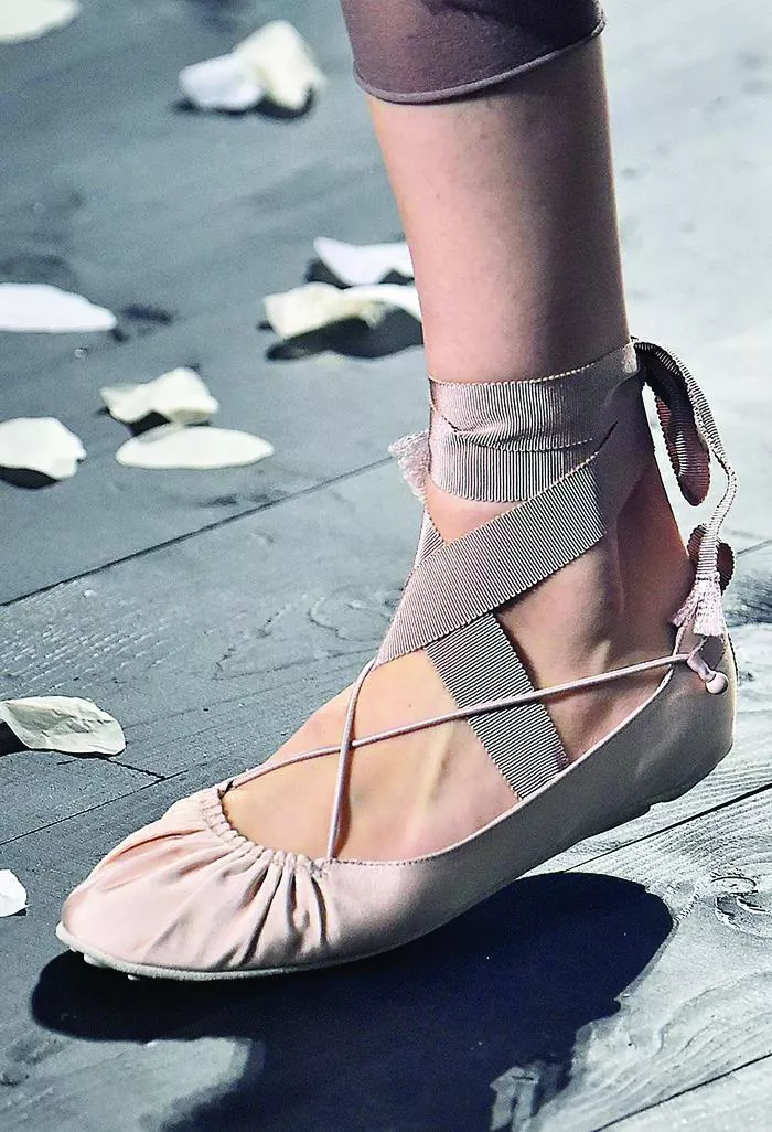 حذاء باليرينا: ارتبط بفن رقص الباليه ونجح في اختبار الزمان والمكان!