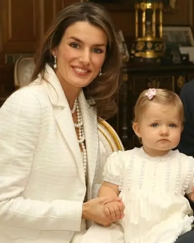 صور الأميرة ليونور والأميرة صوفيا عبر السنوات... هكذا أصبح شكل بنات الملكة ليتيزيا