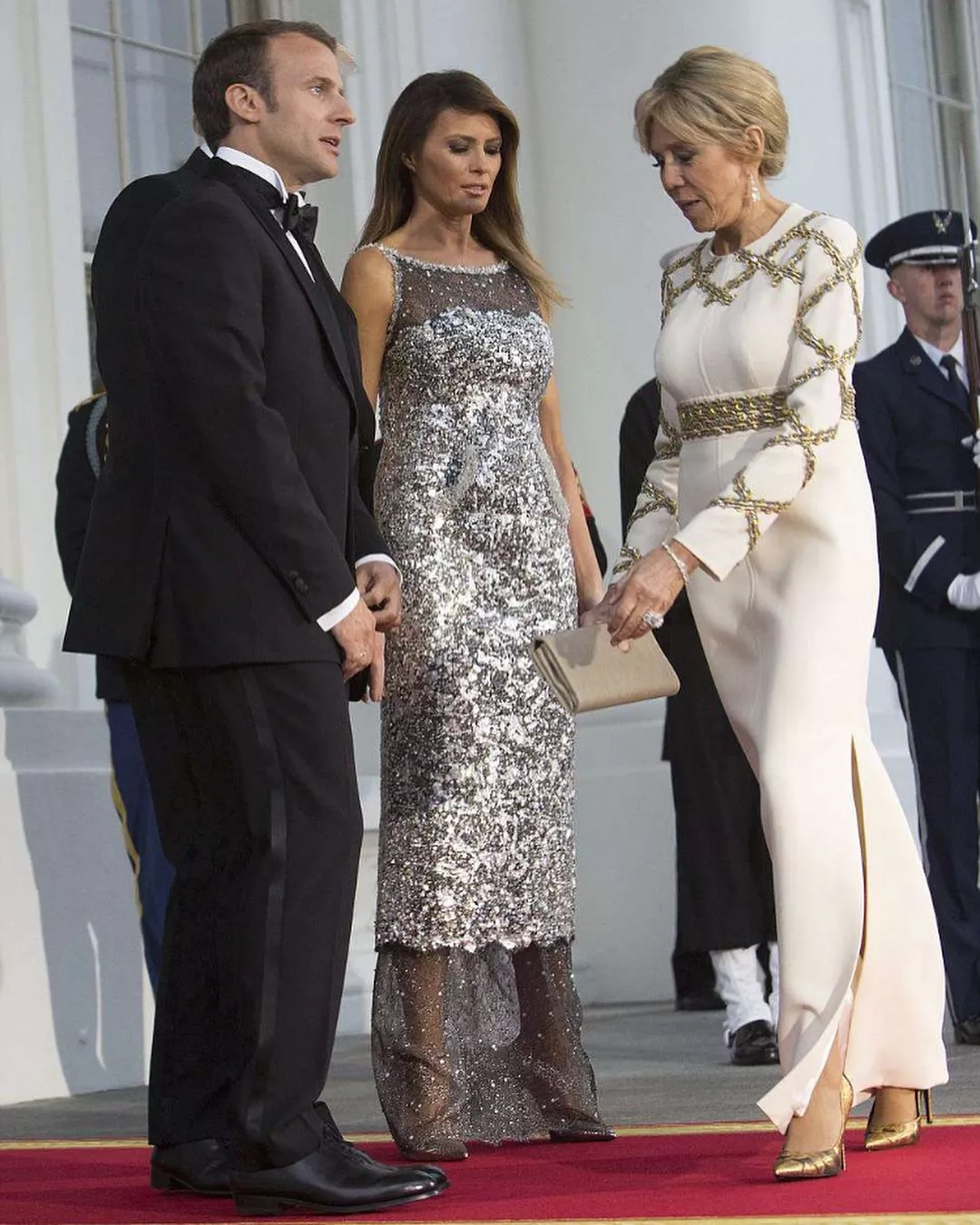 Melania Trump تتفوّق على Ivanka Trump في إطلالتين مثاليتين خلال استقبال الرئيس الفرنسي