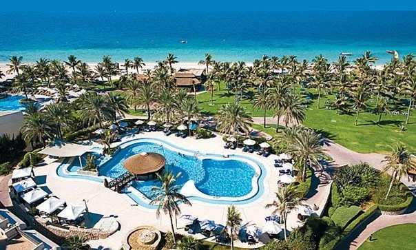 هل تبحثين عن مسبح للبنات في الإمارات؟ ستجدين 5 من أبرزها في هذا المقال