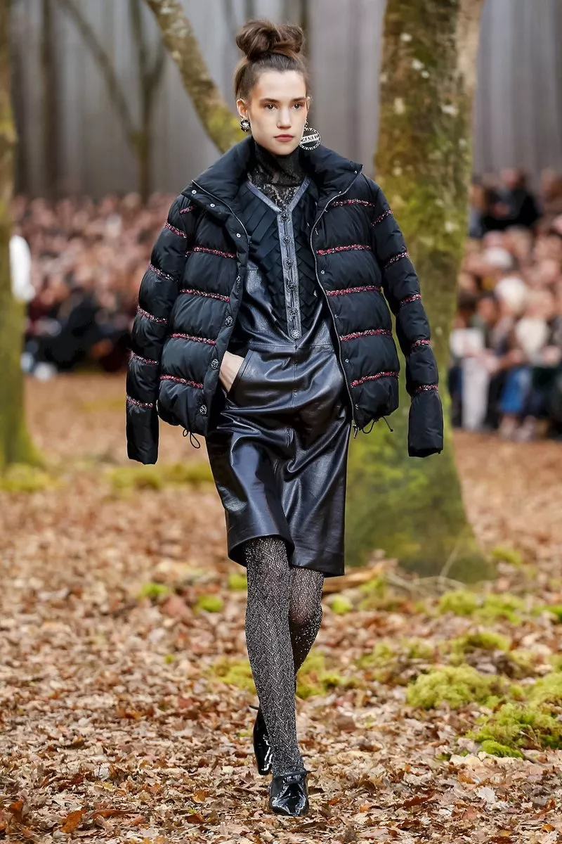عرض أزياء Chanel لخريف 2018: غابة برّية من نسج Karl Lagerfeld