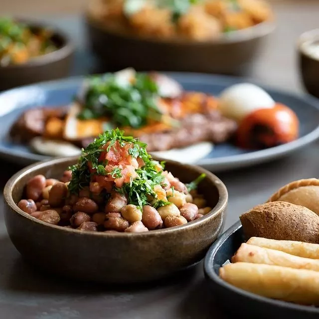 أفضل 10 مطاعم لبنانية في جدة تؤمّن لكِ تجربة تذوّق فريدة