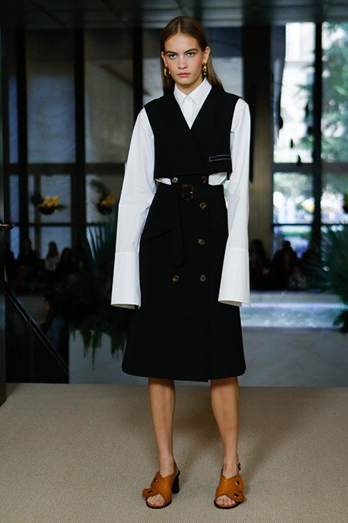 عرض أزياء Derek Lam لربيع 2018، خلال أسبوع الموضة في نيويورك