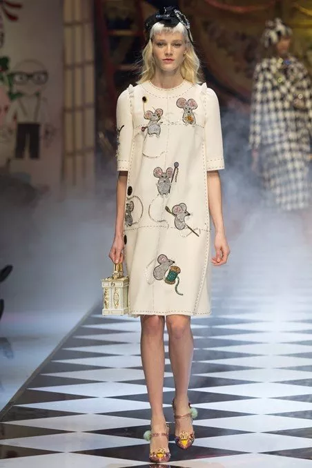 أسبوع الموضة في ميلانو لخريف 2016: Dolce & Gabbana وأميرات ديزني في عرضٍ خياليّ