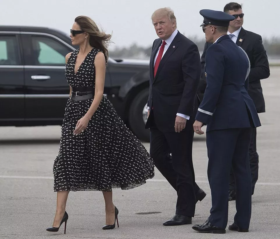 الفساتين الصيفيّة تمدح قوام Melania Trump في إطلالتين فائقتي الأنوثة