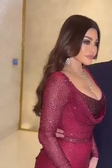 هيفاء وهبي تخطف الأنظار بإطلالة جذّابة في حفلها في قطر