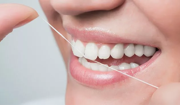 6 خطوات تقوم بها صاحبة الأسنان البيضاء والجميلة