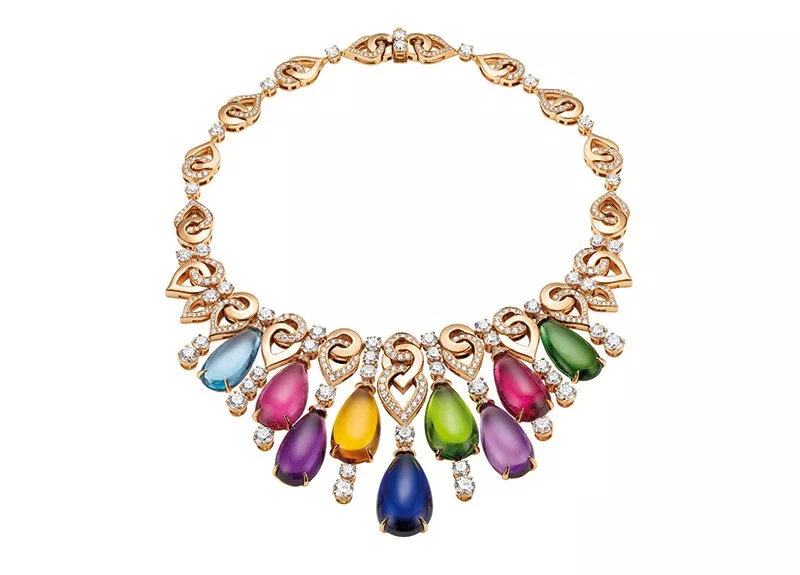 Bulgari تقدّم أثمن تصاميمها
خلال معرض المجوهرات في الدوحة