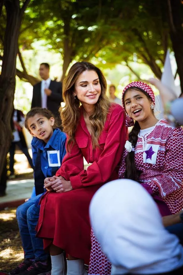 الملكة رانيا في الأردن: إطلالتان نادرتان تعكسان أسلوبها المميّز في الموضة
