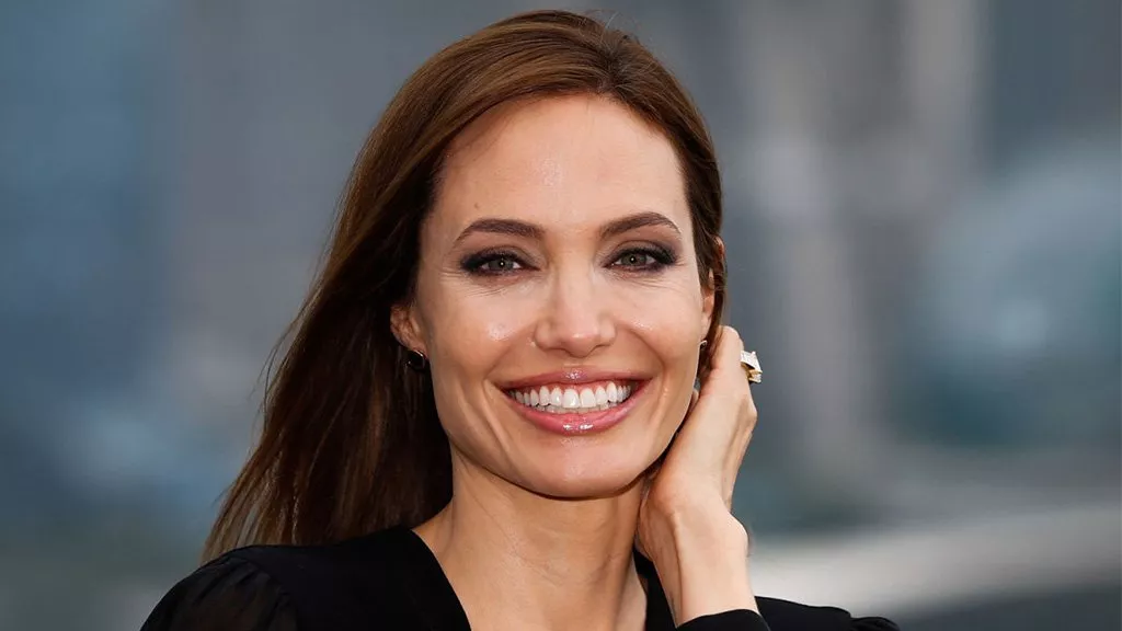 أنجلينا جولي تطلق علامة Atelier Jolie: مشروع لاستخدام مواد قديمة وإعادة تدويرها