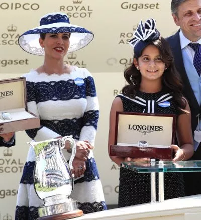 تناسق وتناغم بين إطلالتي الأميرة هيا بنت الحسين وابنتها الشيخة الجليلة في اليوم الأوّل من سباق Royal Ascot