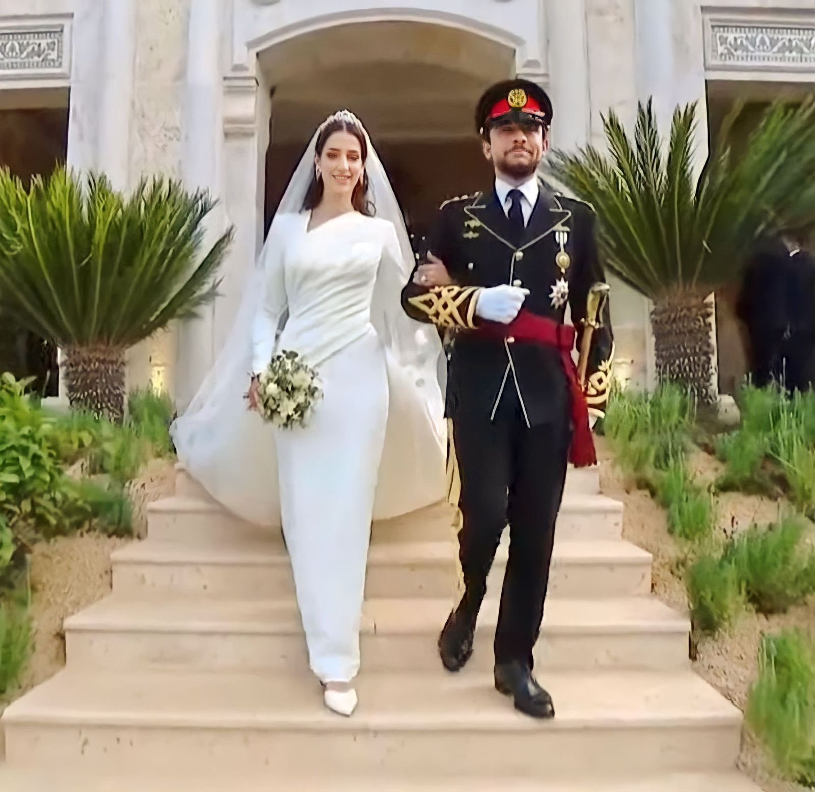 الفرق بين زفاف الملكة رانيا الاميرة رجوة الملك عبدالله الثاني الامير حسين بن عبدالله الثاني