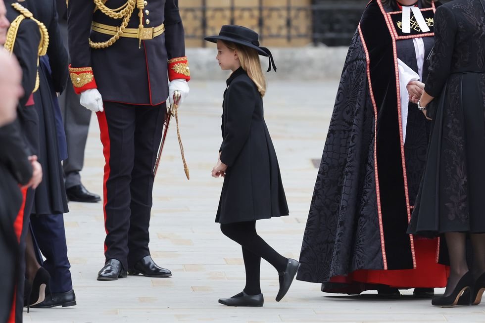 الأميرة شارلوت في مراسم جنازة الملكة اليزابيث