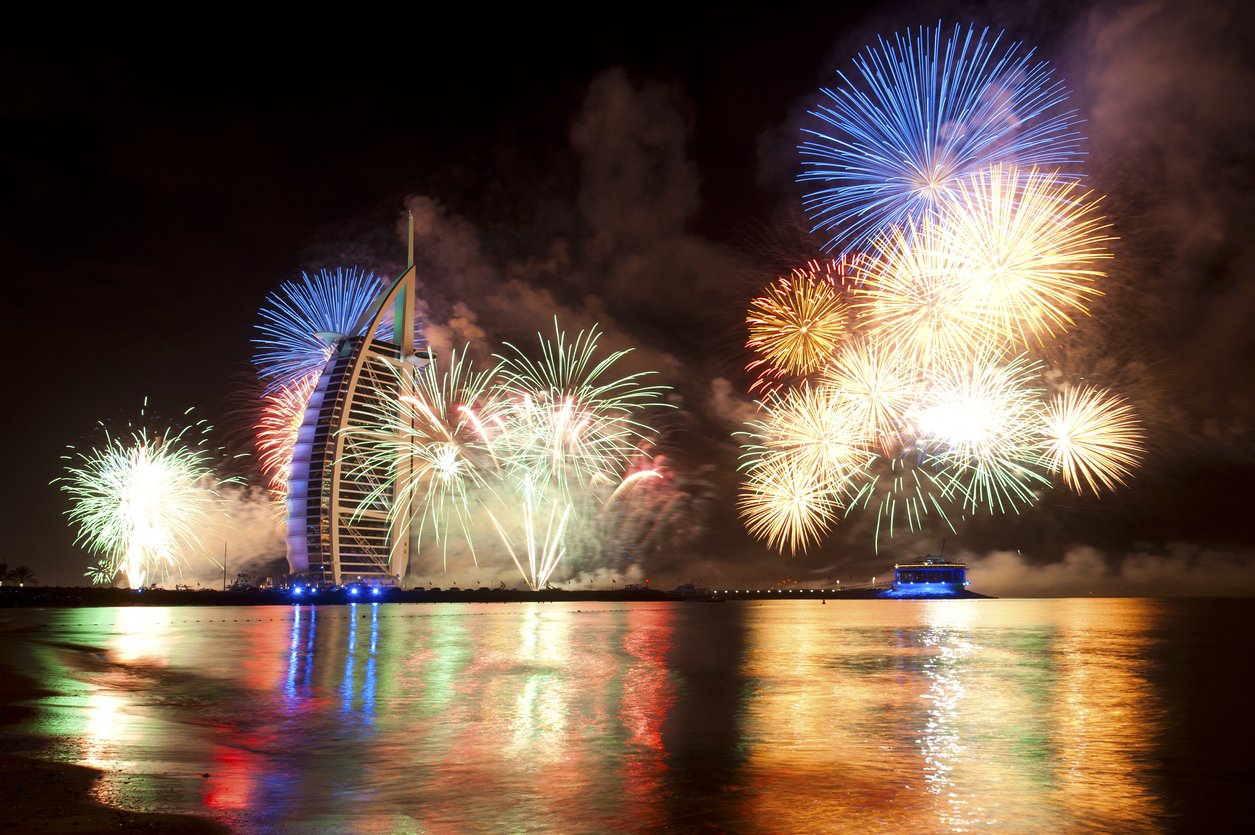  الألعاب النارية في دبي خلال اجازة عيد الاضحى