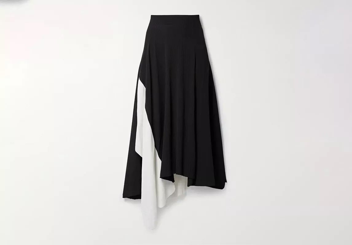 تنورة بقصة غير متوازية Asymmetrical Skirt لصاحبة جسم الكمثرى