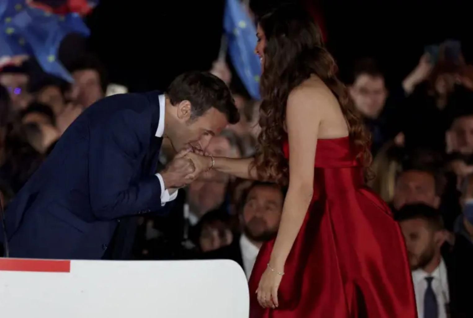 فرح الديباني حفل فوز الرئيس الفرنسي إيمانويل ماكرون ابريل 2022