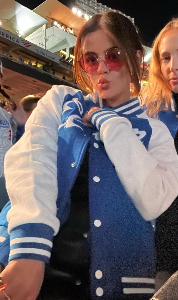 جاكيت varsity jacket موضة شتاء 2023