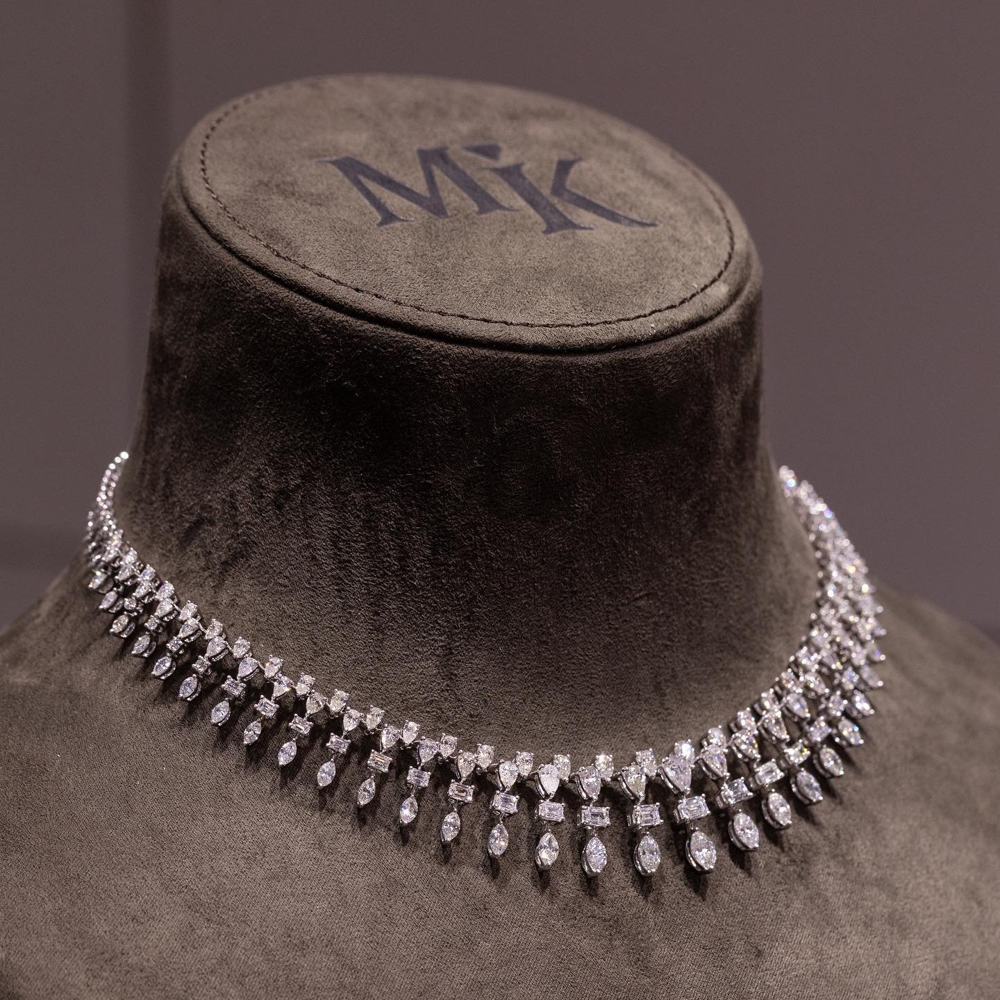 دار MK Jewellery في معرض الجواهر العربية 2022