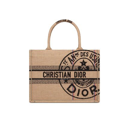 حقيبة Medium Dior Book Tote من Dior