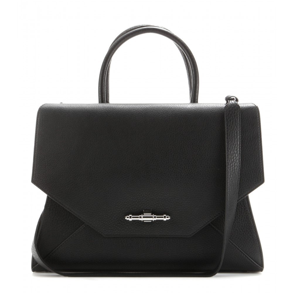  حقيبة من Givenchy 