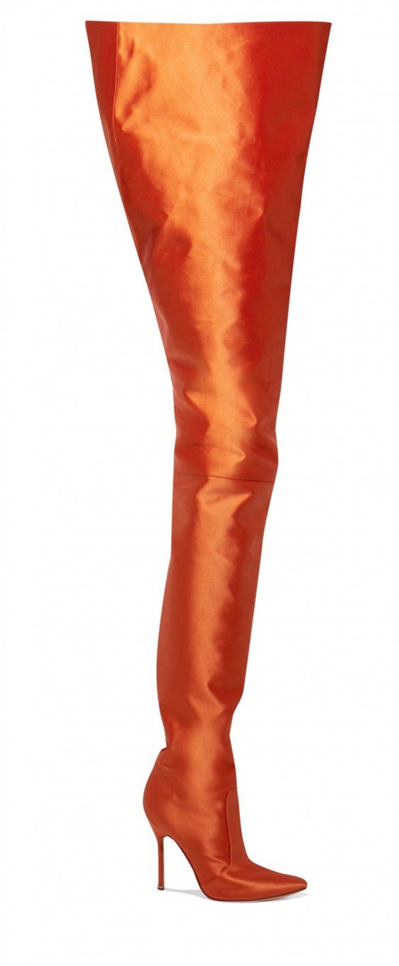 حذاء من Vetements x Manolo Blahnik