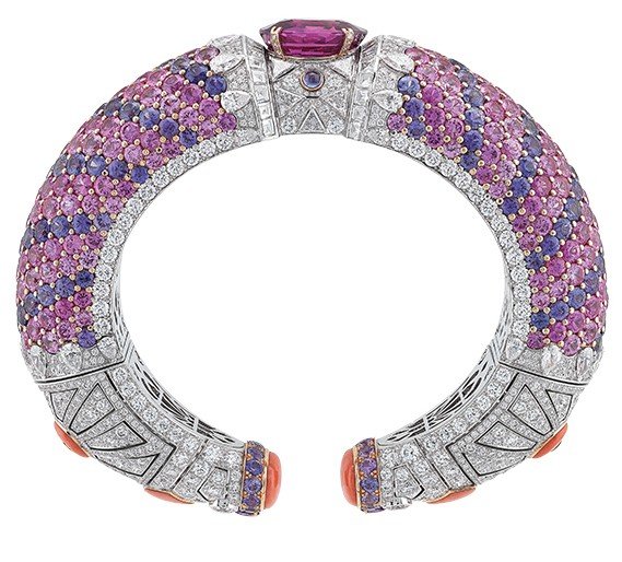 سوار Peau d'&acirc;ne من Van Cleef & Arperls