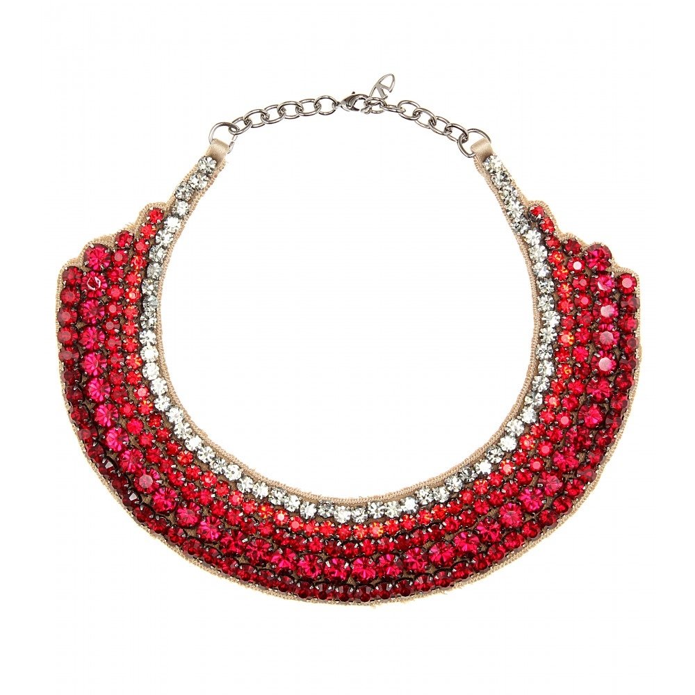 عقد من Valentino