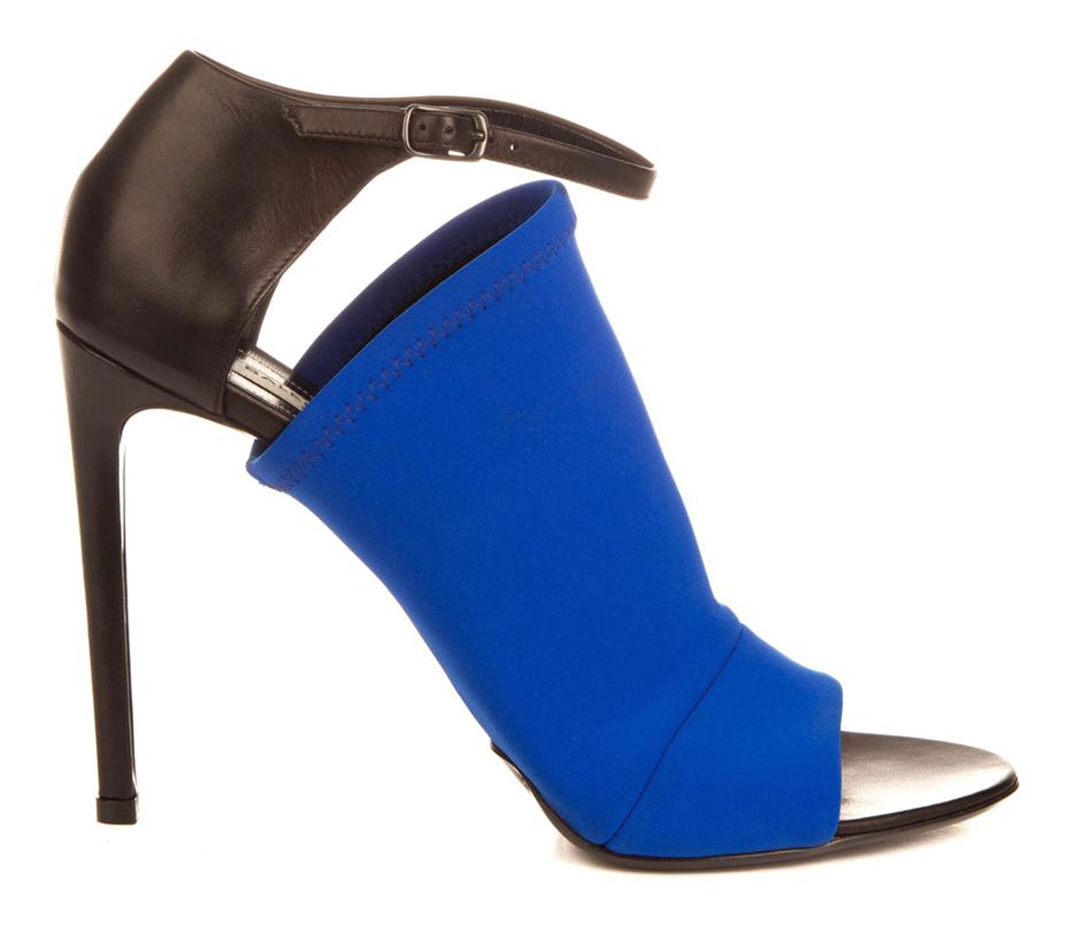  حذاء من Balenciaga