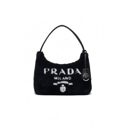 حقيبة Re-Edition 2000 من Prada