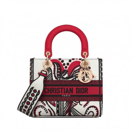 حقيبة Medium Lady D-Lite Bag من مجموعة Cupidon Capsule من Dior